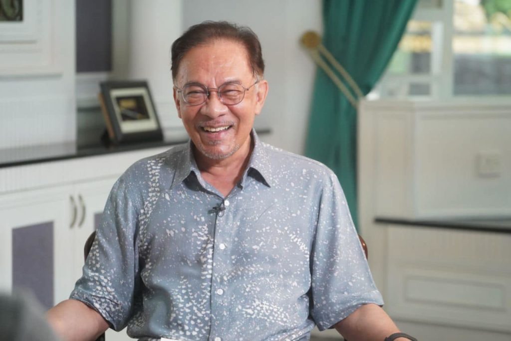 ANWAR SEDIA BERDEBAT DENGAN NAJIB ISU SAPURA