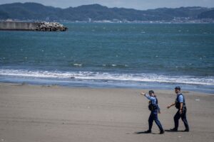 Live tsunami watch