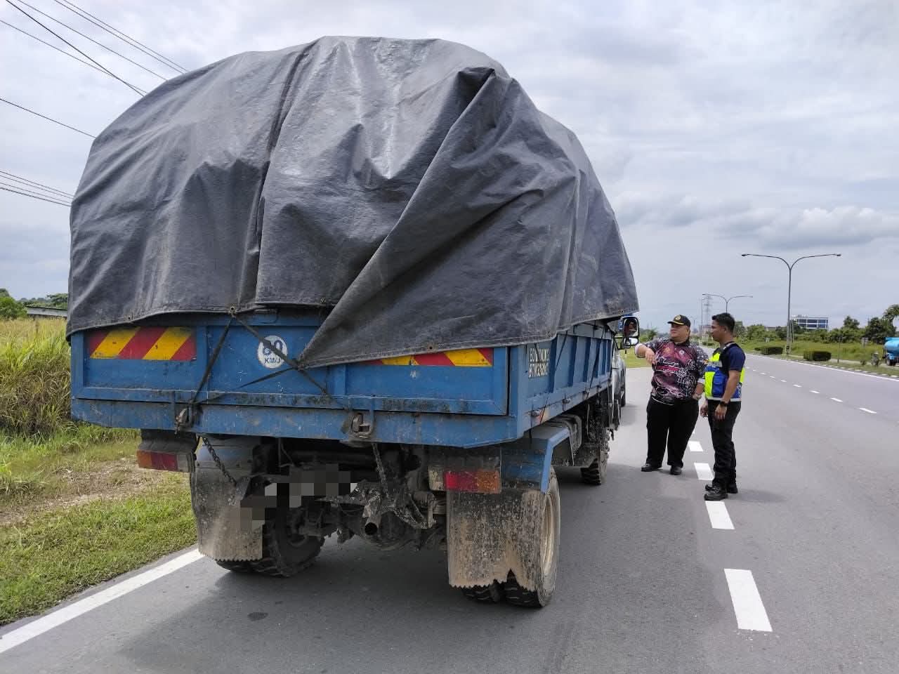 Ops Gempur JPJ Sibu: 30 kenderaan perdagangan diperiksa - TVS