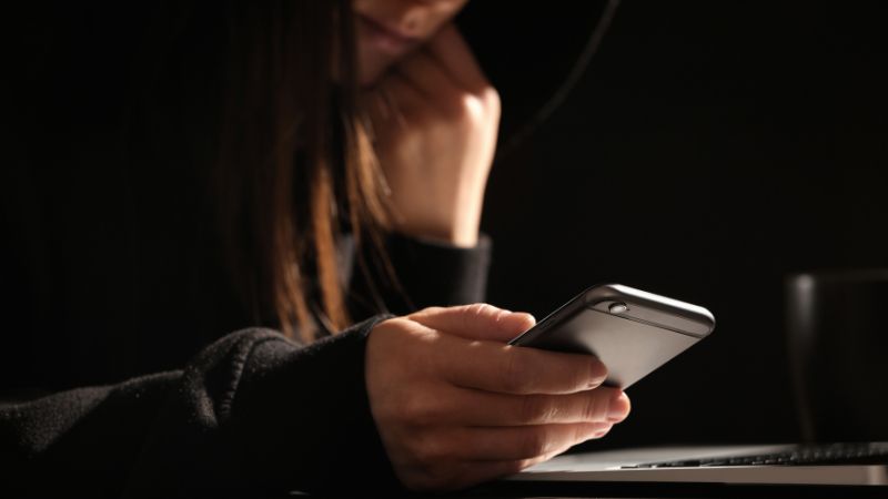 WhatsApp cheated on the husband's profile, woman lost RM97,000