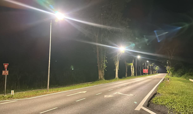Jalai nuju Pasar Kabong deka tampak, 557 lampu solar deka dipasang