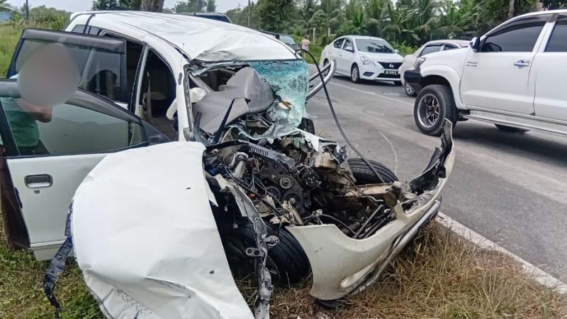 Pemandu cedera dalam nahas dengan lori di Jalan Stabau