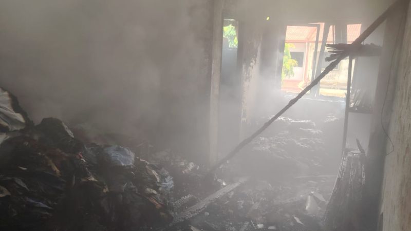 Rumah dua tingkat terbakar di Sibu