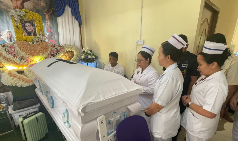 Mendiang Debra selamat disemadikan