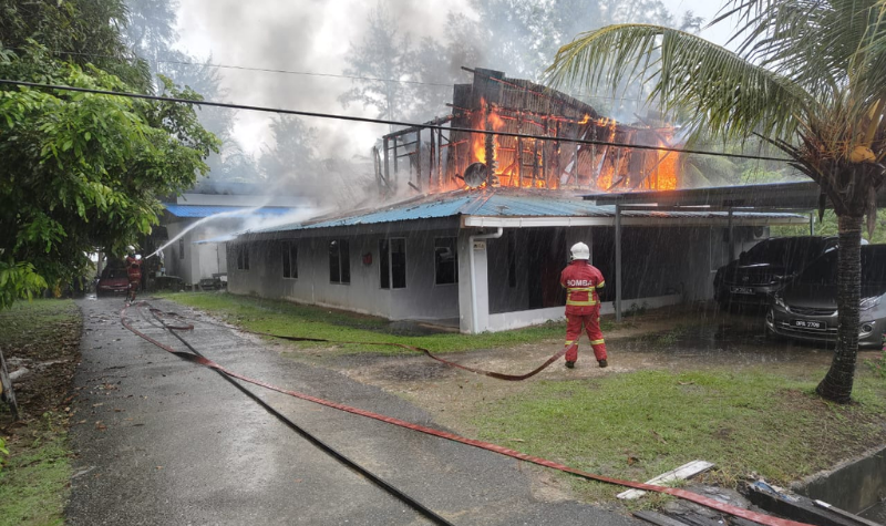 Rumah separuh kekal terbakar di Kampung Raan