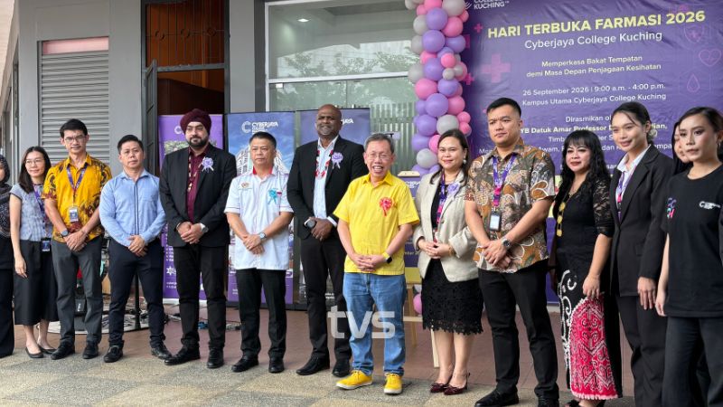 Kolej Cyberjaya Kuching perkukuh hubungan industri menerusi Hari Terbuka Farmasi