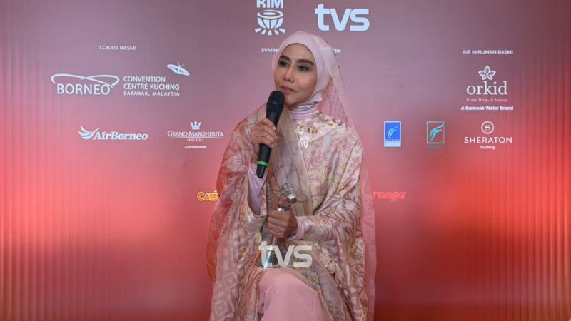 AIM25: Ratu Rock Malaysia Ella terima Anugerah Sri Wirama