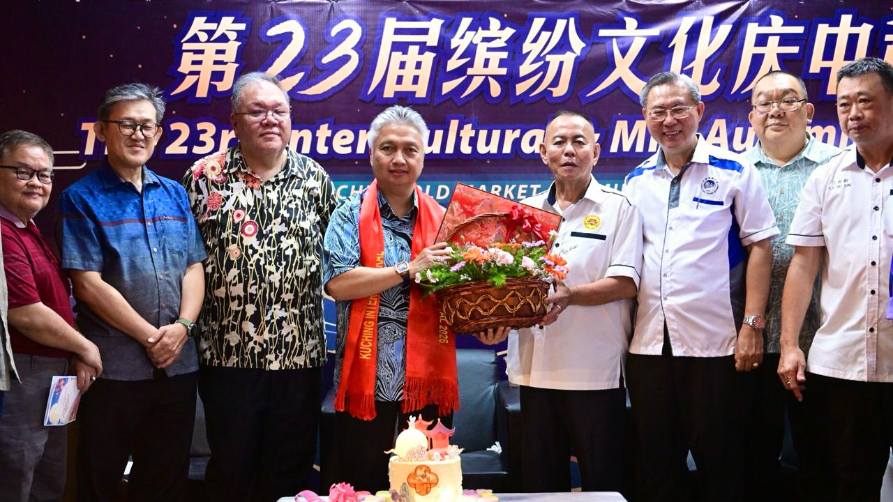 Kepelbagaian budaya kekuatan Sarawak