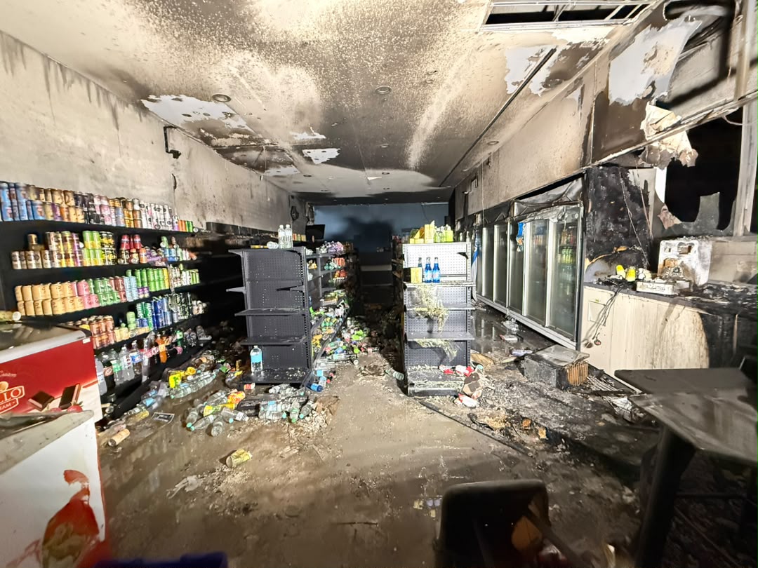 Dua kedai serbaneka di Kuching disyaki jadi sasaran khianat