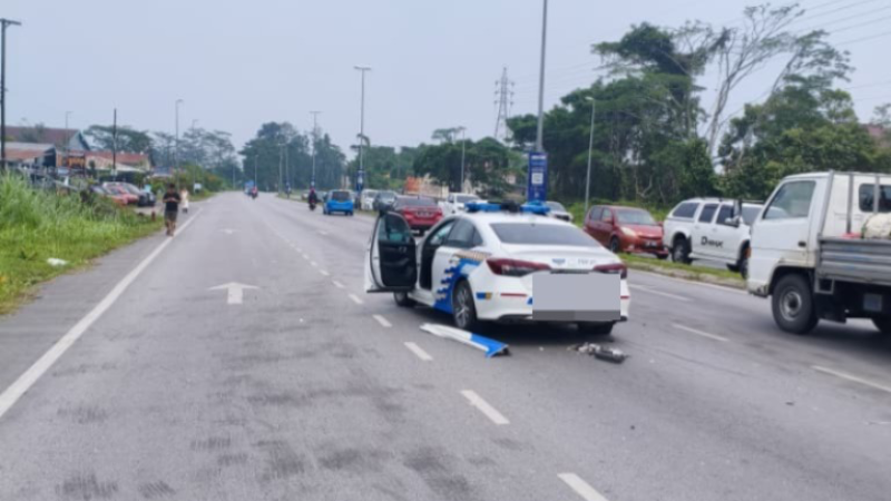 MPV police hit a car, two members safe.