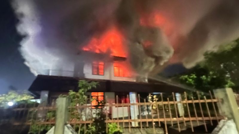 Two-story unoccupied house burned down in Pujut