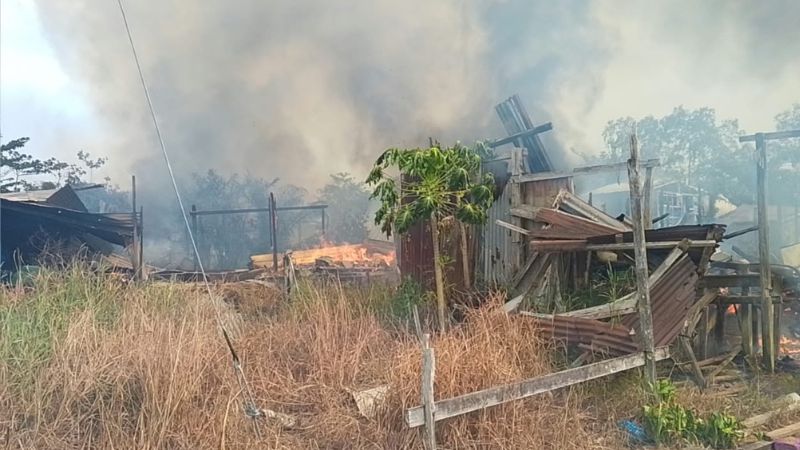 Long old house in Simunjan burned down