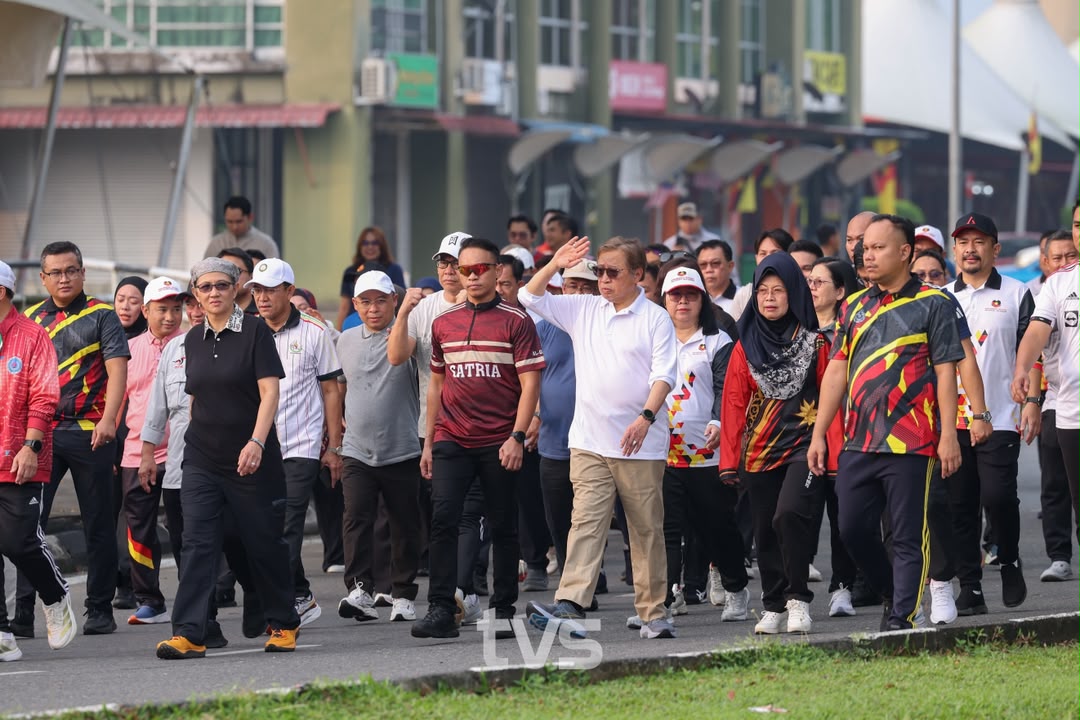 Brother Johari joined the "brisk walk" and breakfast with the Mukah community