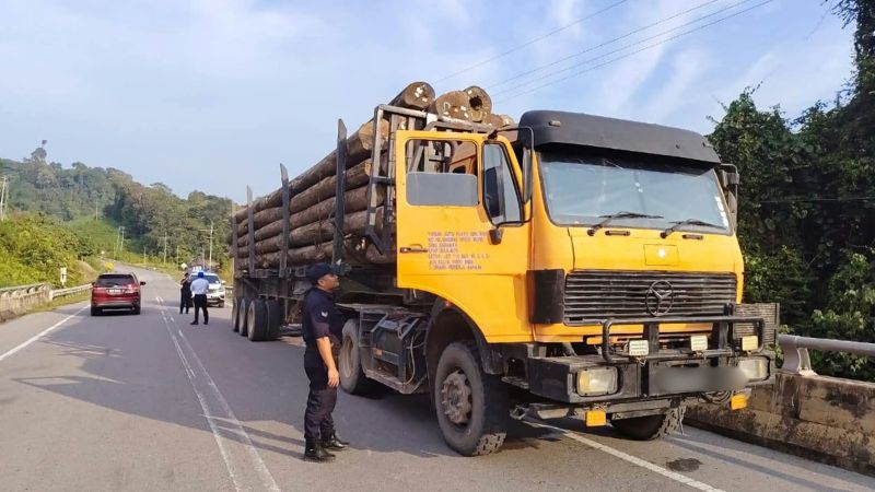 Three trucks were seized in an integrated patrol at Kapit.