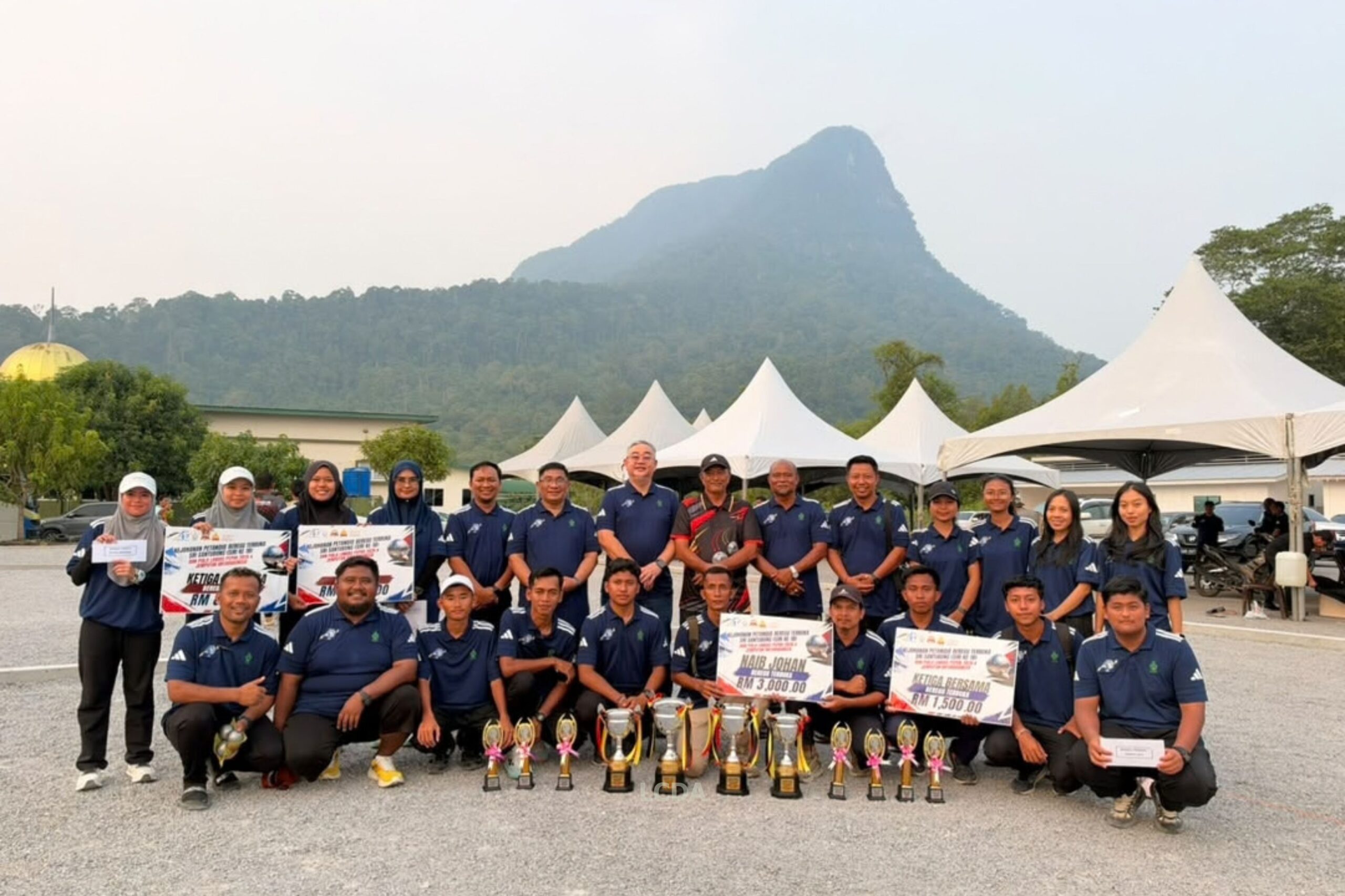 AM 01 champion open-pit farmer Sri Santubong