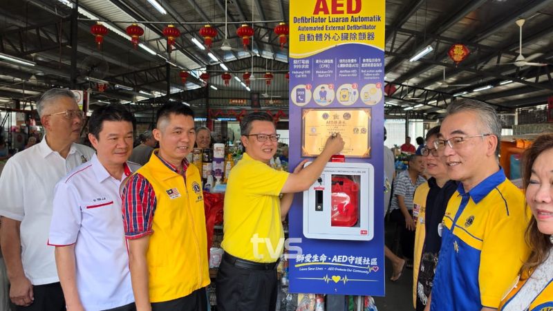 Two major Sibu markets are equipped with AEDs for quick life-saving action.