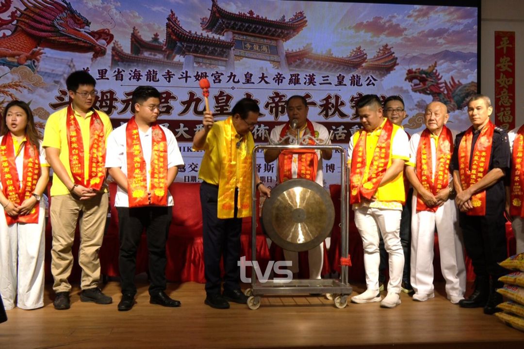 More than 12,000 cups of rice were given to the needy in Miri