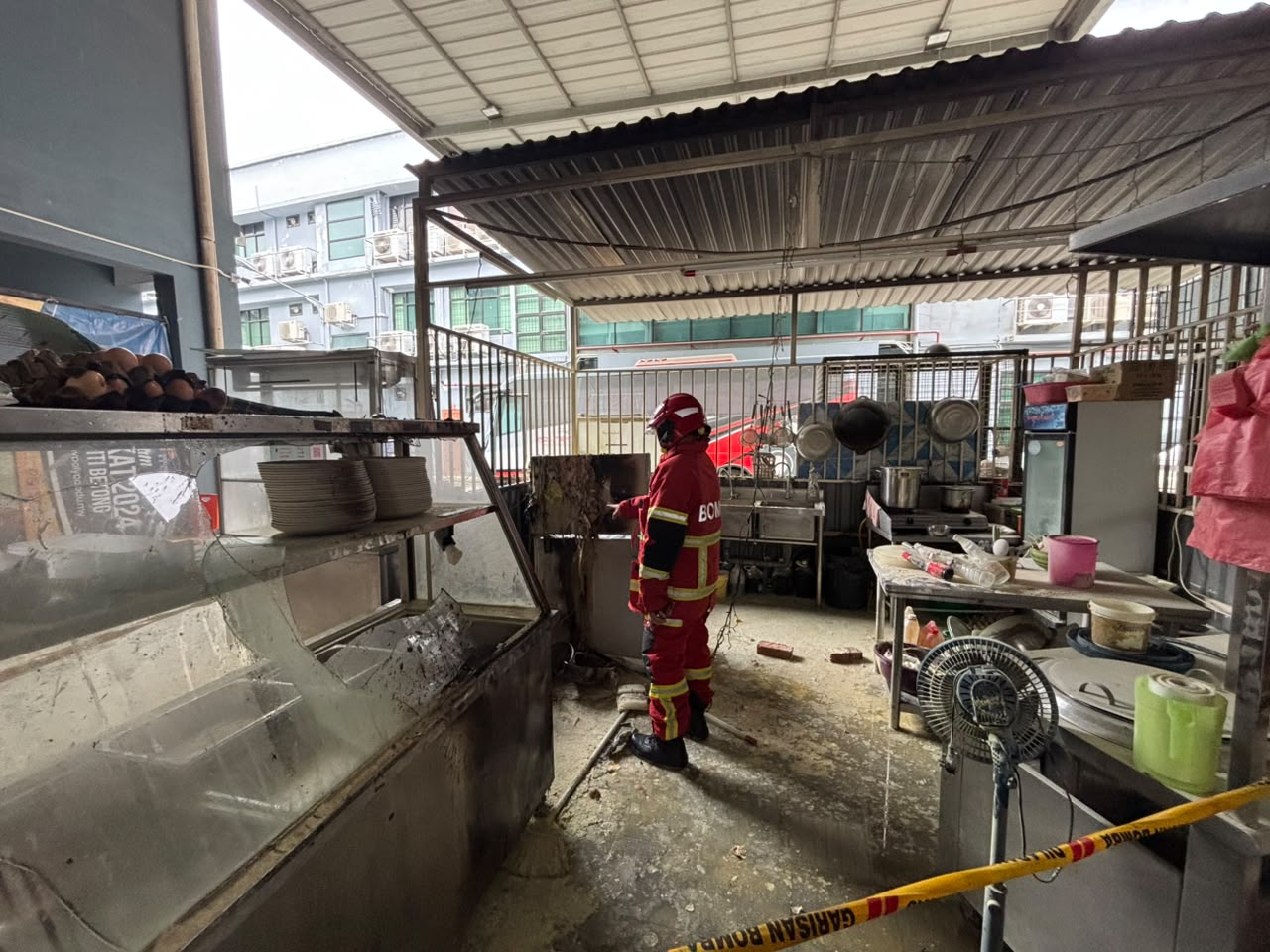 A quick public action managed to contain the cafe fire in Concrete