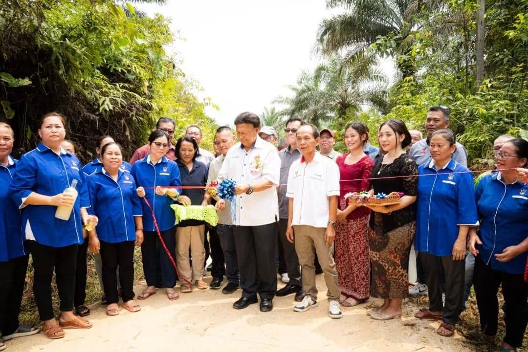 The new road is the economic driver of Sujang House residents
