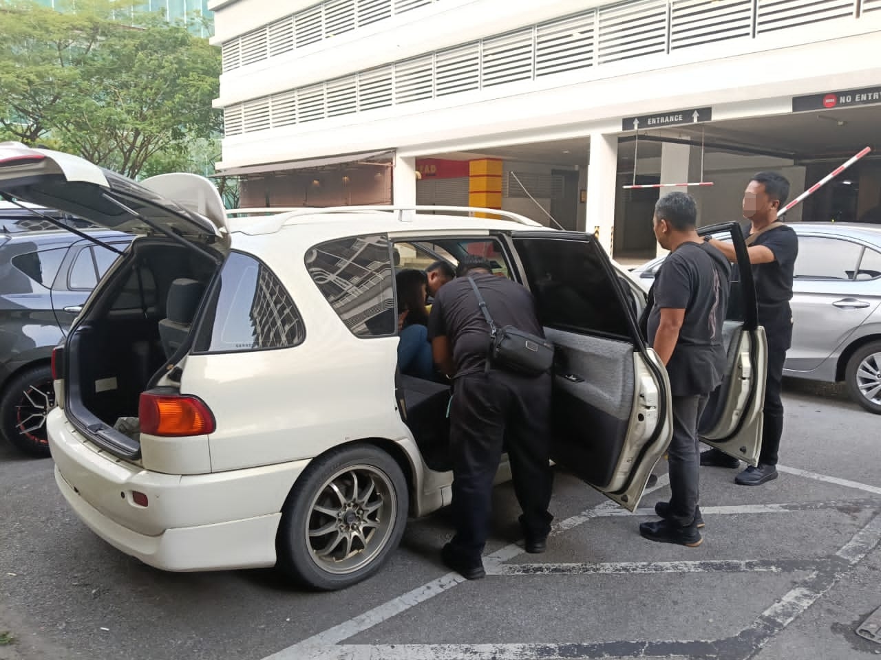 20 individu ditahan dalam Op Tapis Khas di Kuching
