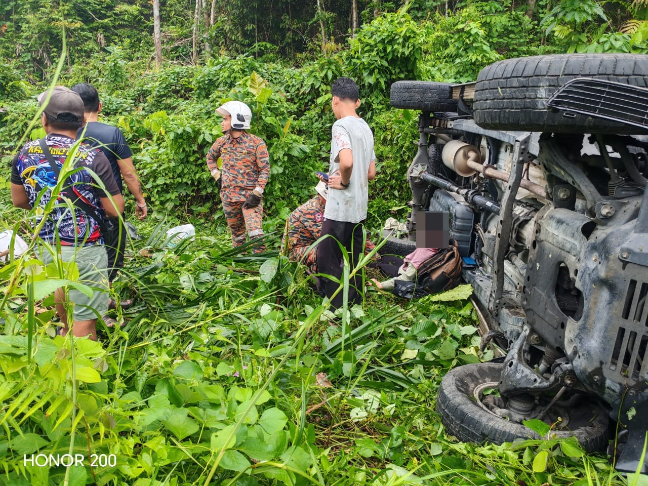 Women and children injured, pick-up accident in Serial