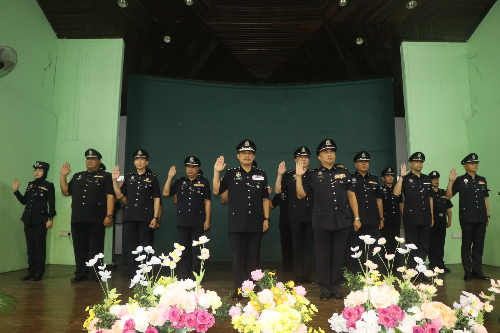 Emphasize integrity, ensure the highest level of service to society