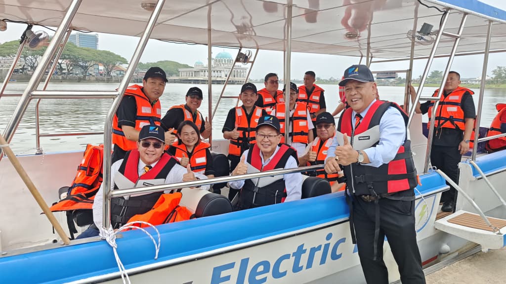 E-boat strengthening efforts of Sarawak towards green transport