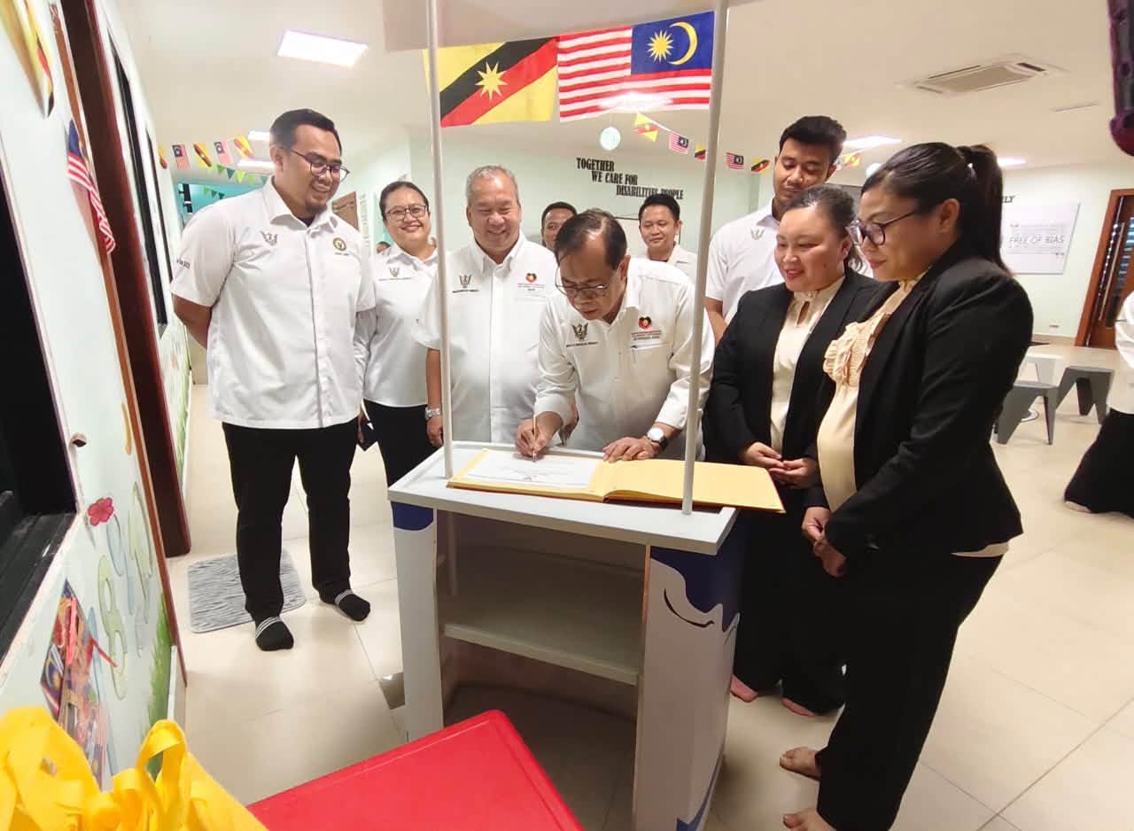 Jefferson nemuai ngagai Kompleks Pengintu Pengelantang Dalat